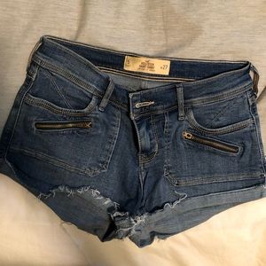 Cute Hollister Shorts with Zipper on Pockets